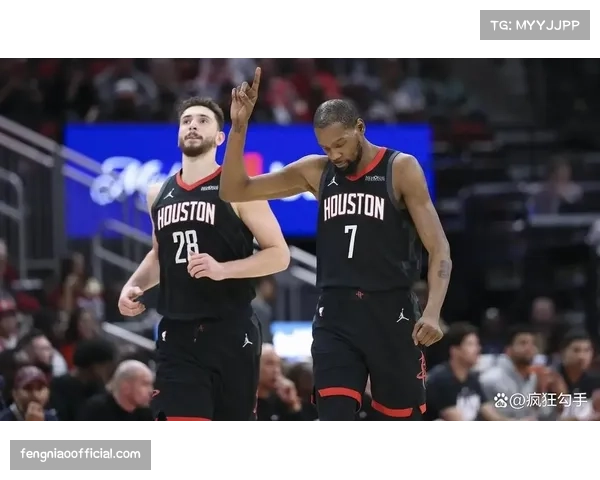 湖人G2火箭中锋申京在高位过多持球 导致球队进攻如同照镜子停滞